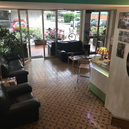 Hotel Mirella Римини Экстерьер фото
