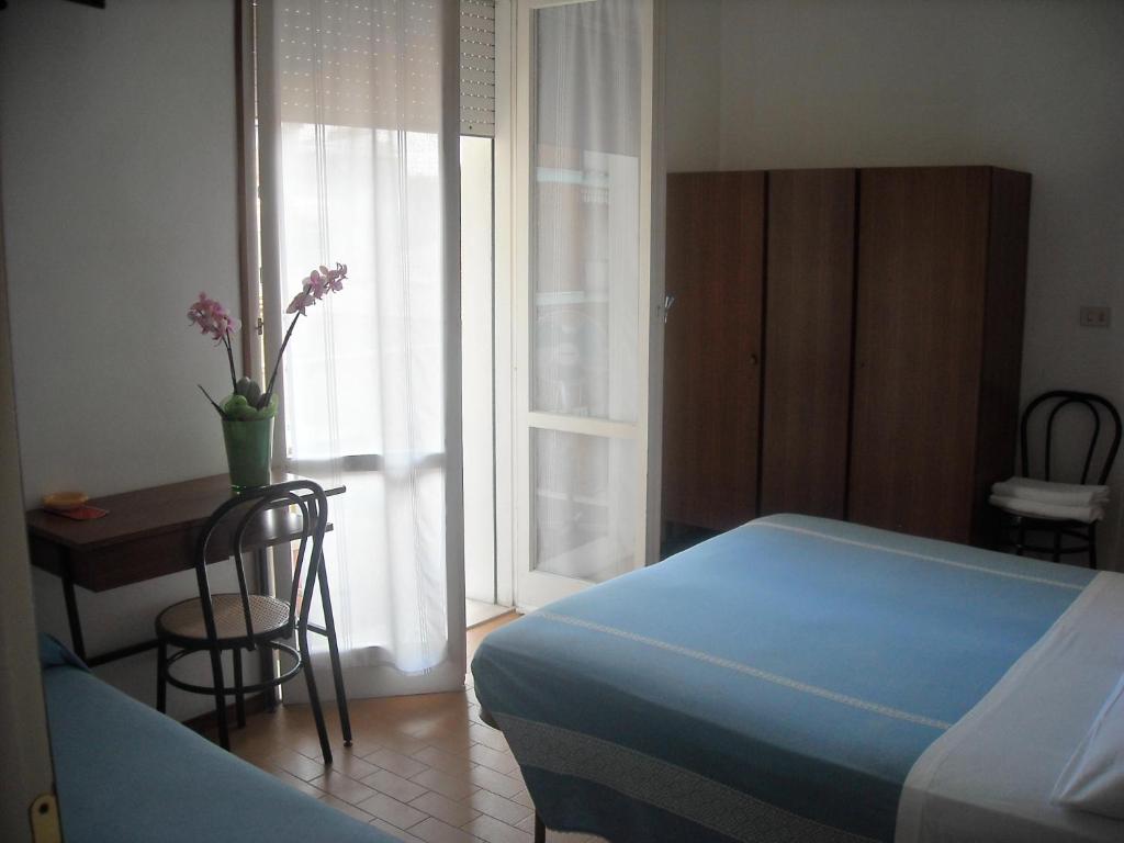 Hotel Mirella Римини Номер фото