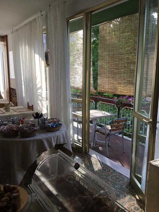 Hotel Mirella Римини Экстерьер фото