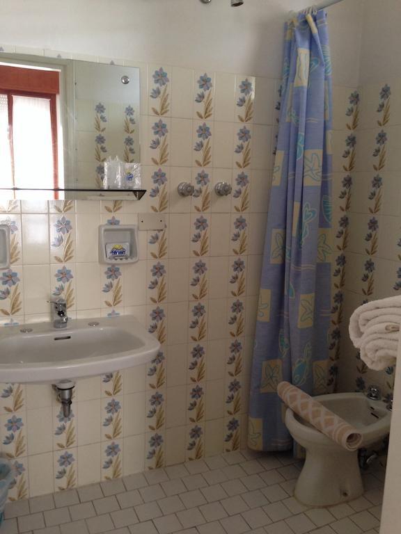Hotel Mirella Римини Экстерьер фото
